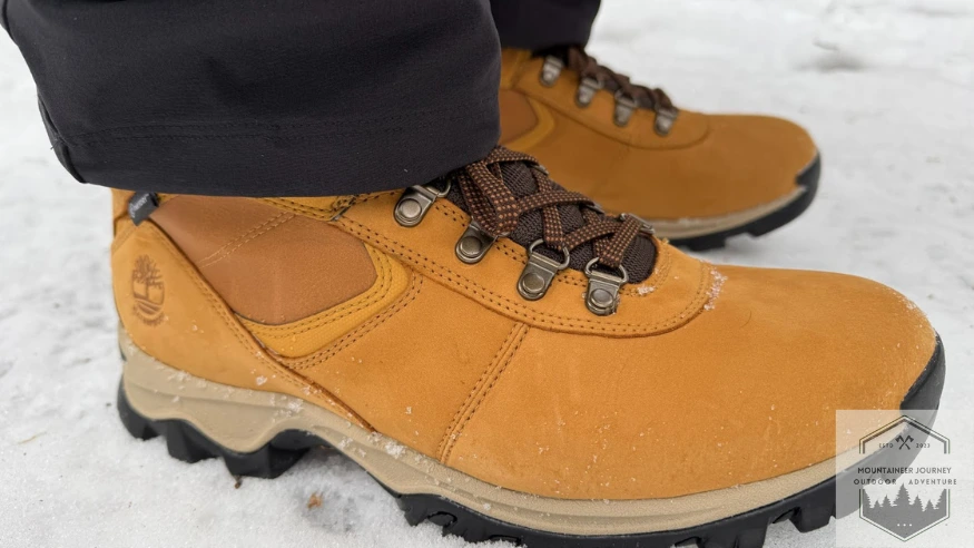 Side View Of The Mt Maddsen showcasing it's outsole in the snow