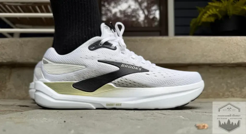 Side profile of the Brooks Ghost Max 3 featuring the signature nitrogen-infused DNA LOFT v3 midsole and high-stack height.