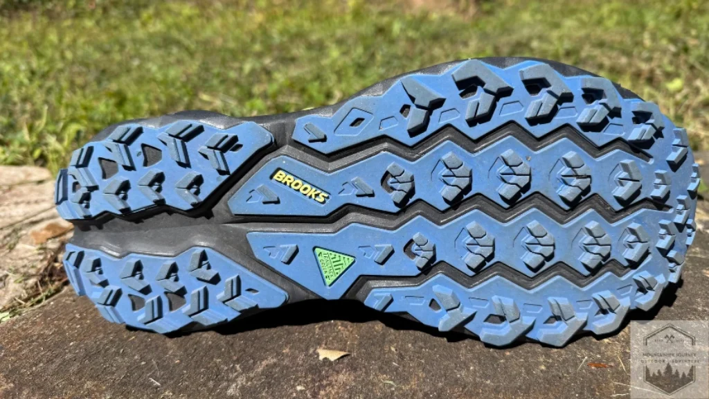 outsole lug view of the Cascadia 19