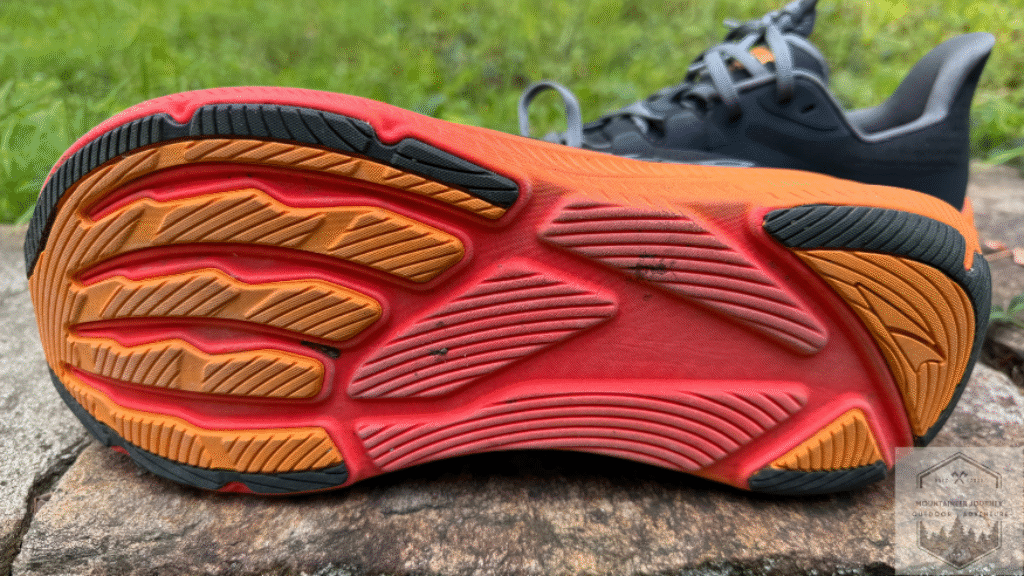 outsole rubber pattern view of the altra experience flow 2, added rubber on lateral and medial sides