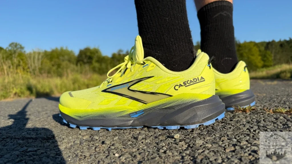 side view of the cascadia 19, showing DNA v3 loft symbol