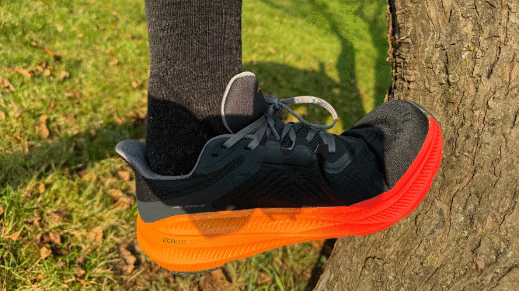 forefoot flexion testing of the altra experience flow 2 on a tree
