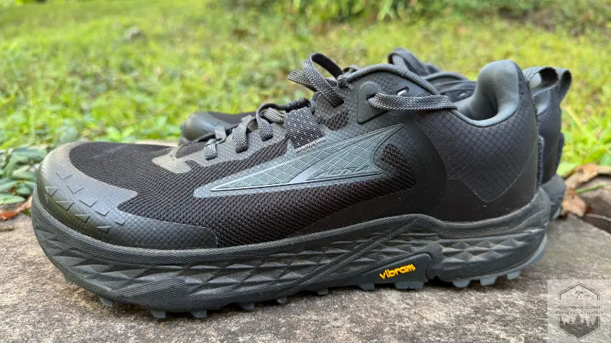 Side view of the Altra Timp 5 on a wall