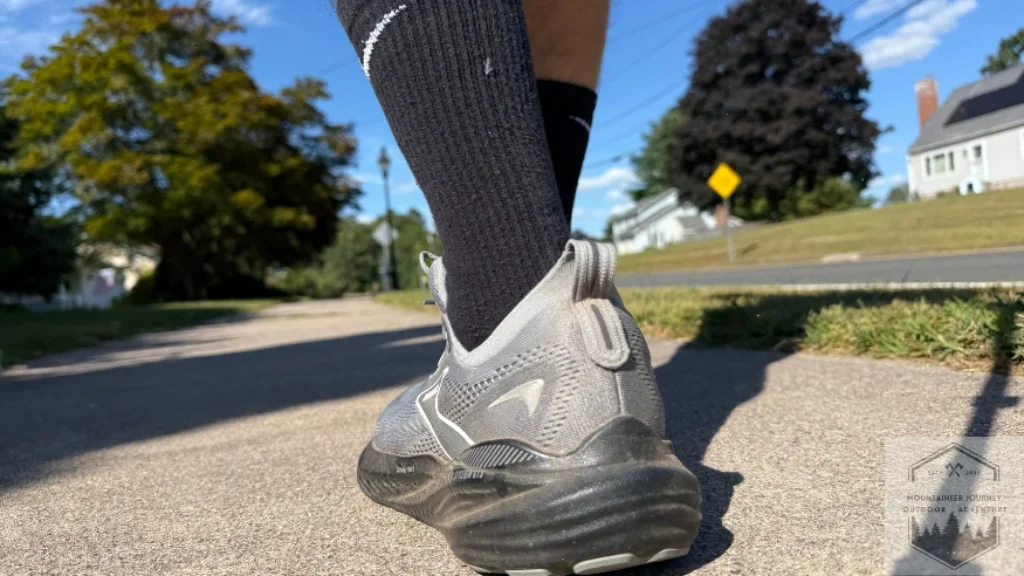 Heel view of the glycerin 22 while walking