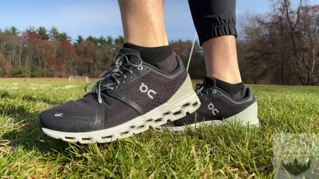 Testing the On Cloud 6 traction on wet grass to evaluate the grip of the CloudTec outsole and the stability of the Zero-Gravity foam on soft surfaces.