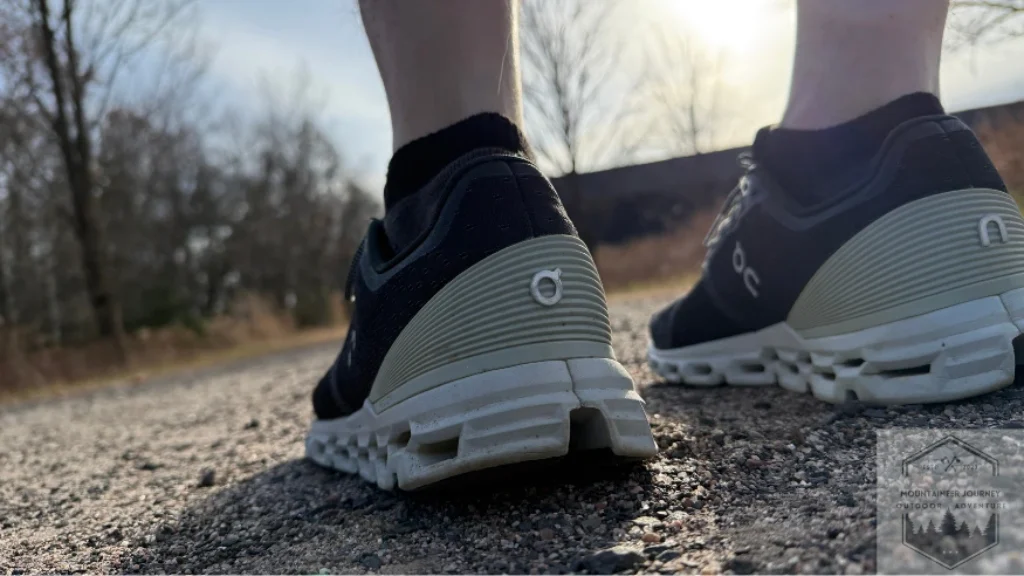 Rear view of the On Cloud 6 showcasing the updated CloudTec pod geometry and the 8mm heel-to-toe drop designed for stable landings and a smooth gait cycle.