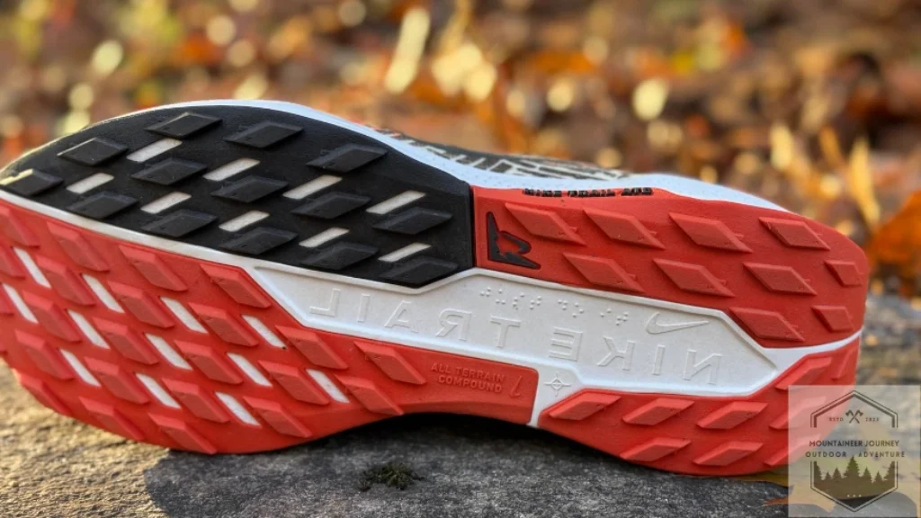 View of the 3mm traction lugs