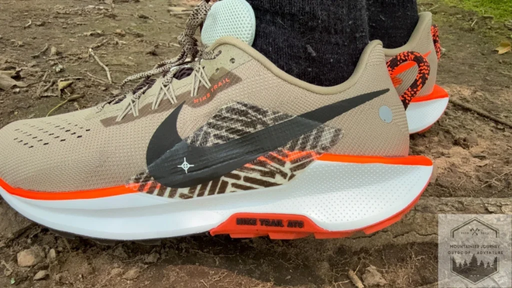 View of the hind foot of the Pegasus 5. There is a flared heel design which enhances hindfoot stability