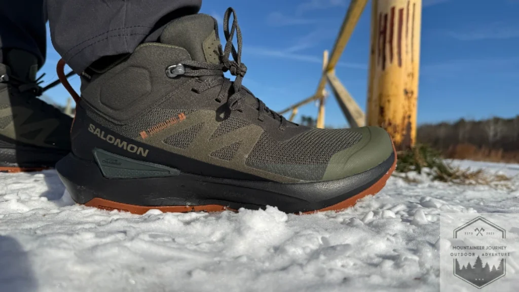 Entire view of the Salomon Elixir Activ