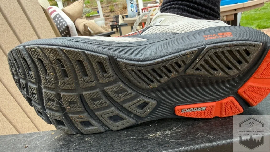 View of forefoot outsole where the width decreases up to toe box