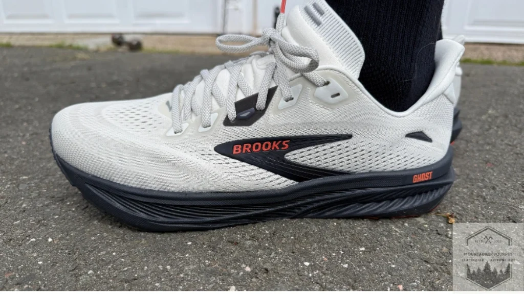 Lateral view of the shoes on asphalt
